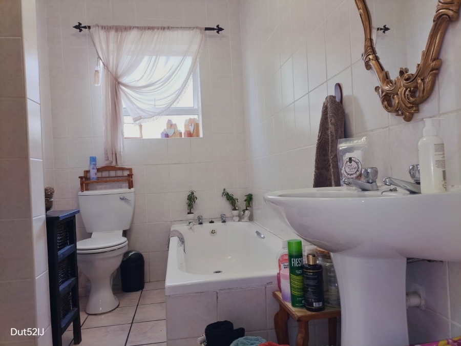 3 Bedroom Property for Sale in Fraaiuitsig Western Cape